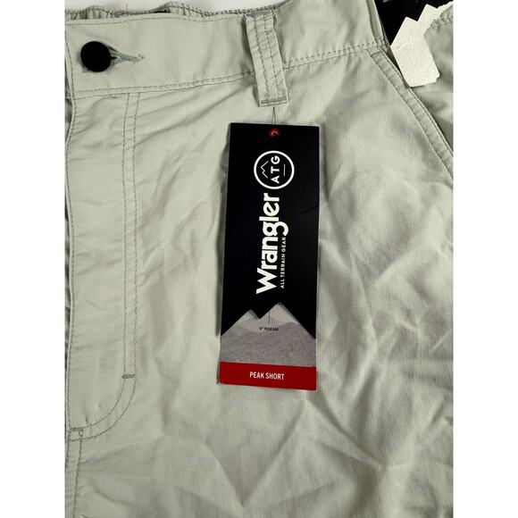 Wrangler ATG Peak Light Gray Nylon Shorts - Size 38 - Picture 6 of 9